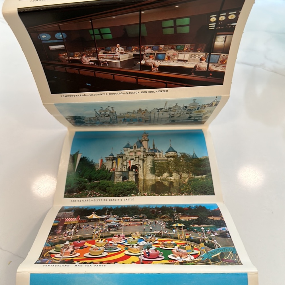 Vintage 1960’s This is Disneyland 26 Colorful Scenes Postcard Souvenir Photobook - Picture 9 of 9